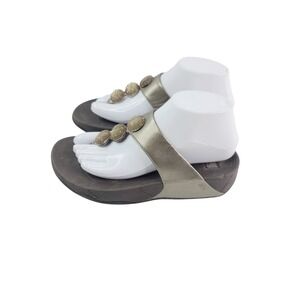 FitFlop Brand Sandals, Women's Size 7, Silver and‎ Black Color.